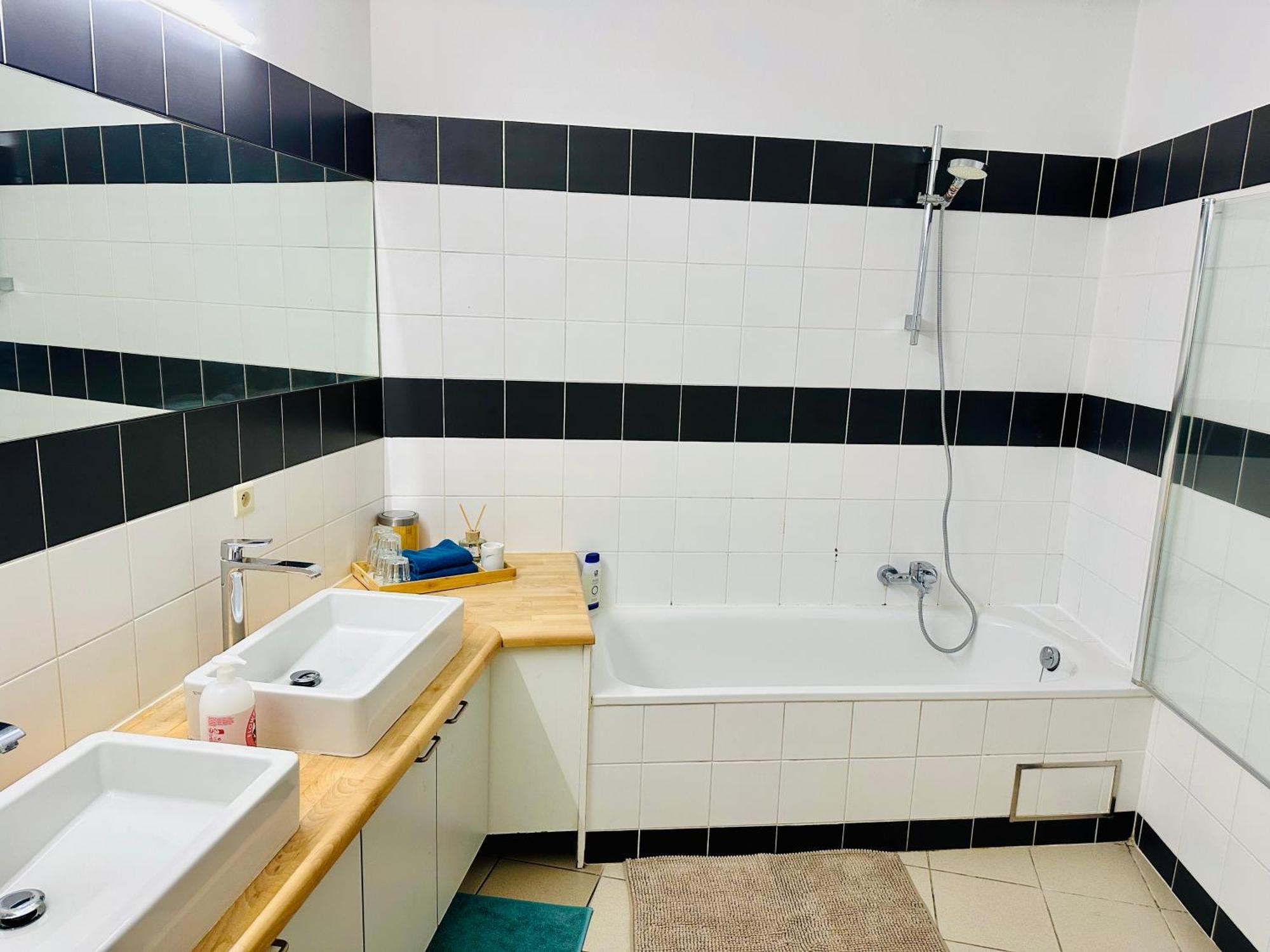 Down Town Oasis-Spacious Loft With Private Parking Bruxelles Extérieur photo